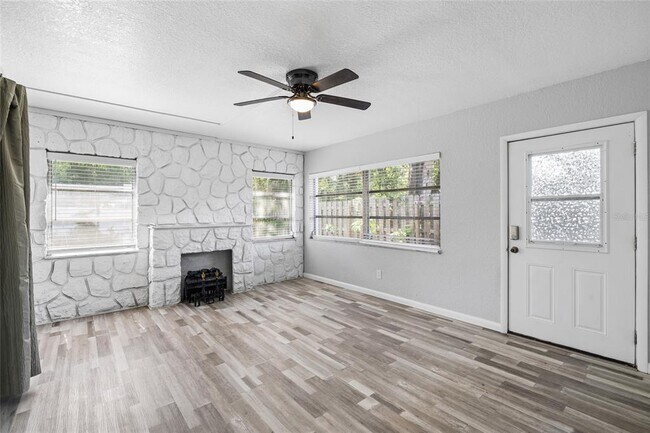 Building Photo - 206 N Gunlock Ave