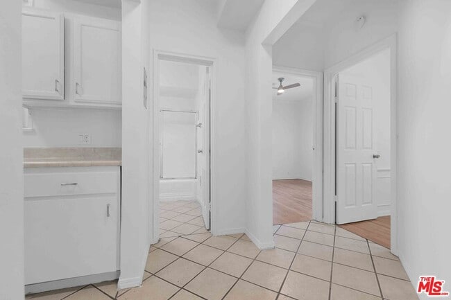 Building Photo - 2452 W 18th St