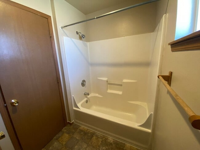 Building Photo - 1001 E 19th Ave