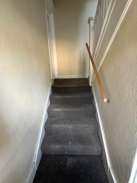 Entrance - 1149 Louisville Ave