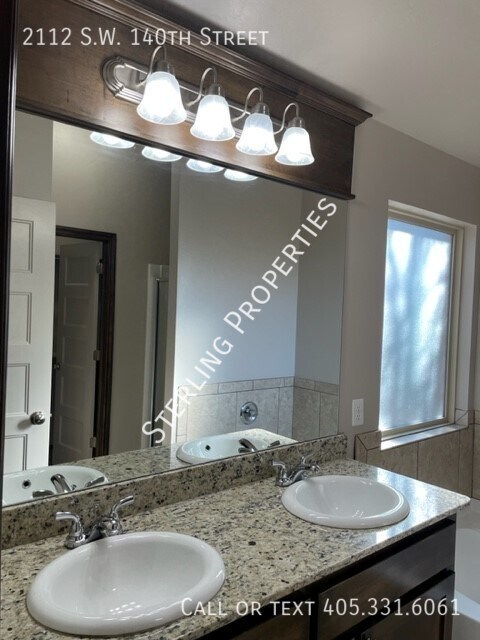 Building Photo - 2112 SW 140th St