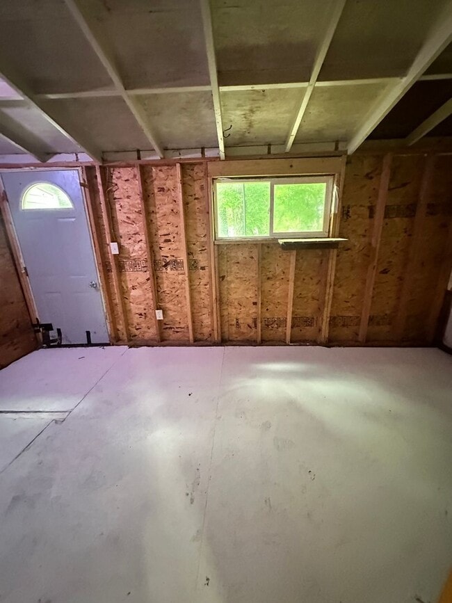 Building Photo - 510 Hiawatha St