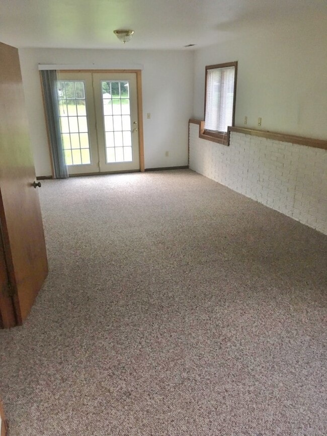 Building Photo - 3 Bedroom, 2 Bath Duplex in North Side Iowa City