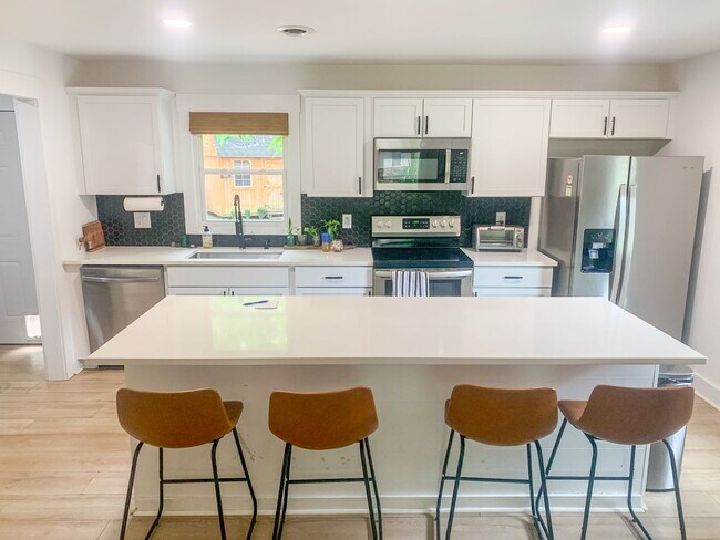 Building Photo - Renovated 3-Bedroom Single-Story Home with...