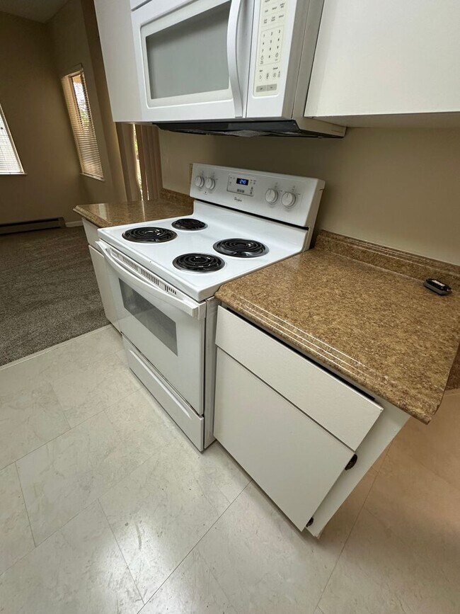 Building Photo - 2 bedroom, 1 bath condo in Mountain View