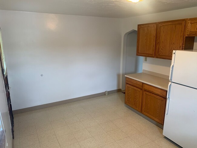 Building Photo - Spacious 2-bedroom 1-bath Townhome, Christ...