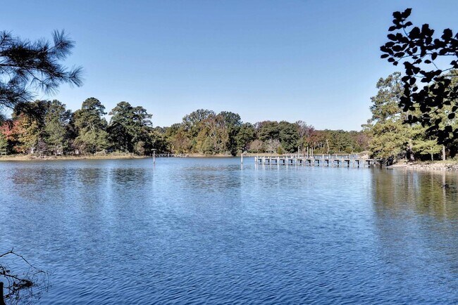 Building Photo - Beautiful Poquoson Home.