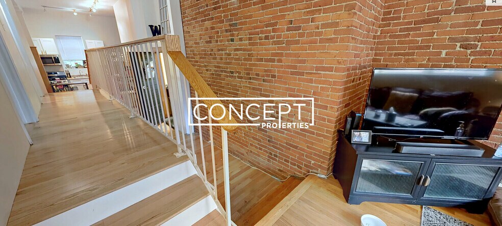 Building Photo - 106 Central St