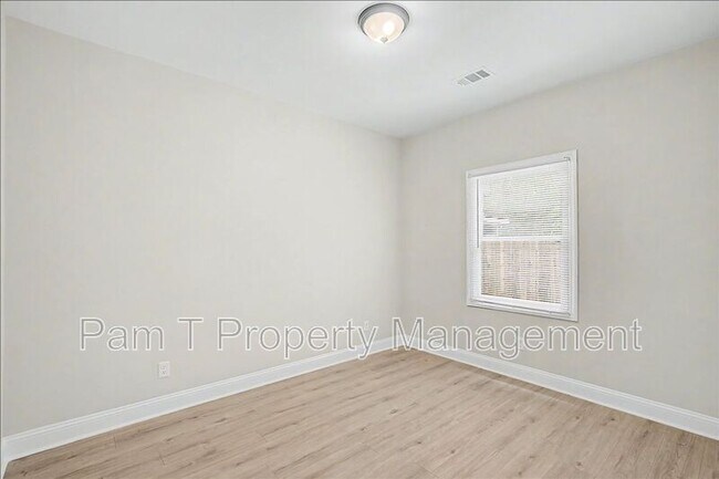 Building Photo - 1019 W 35th St
