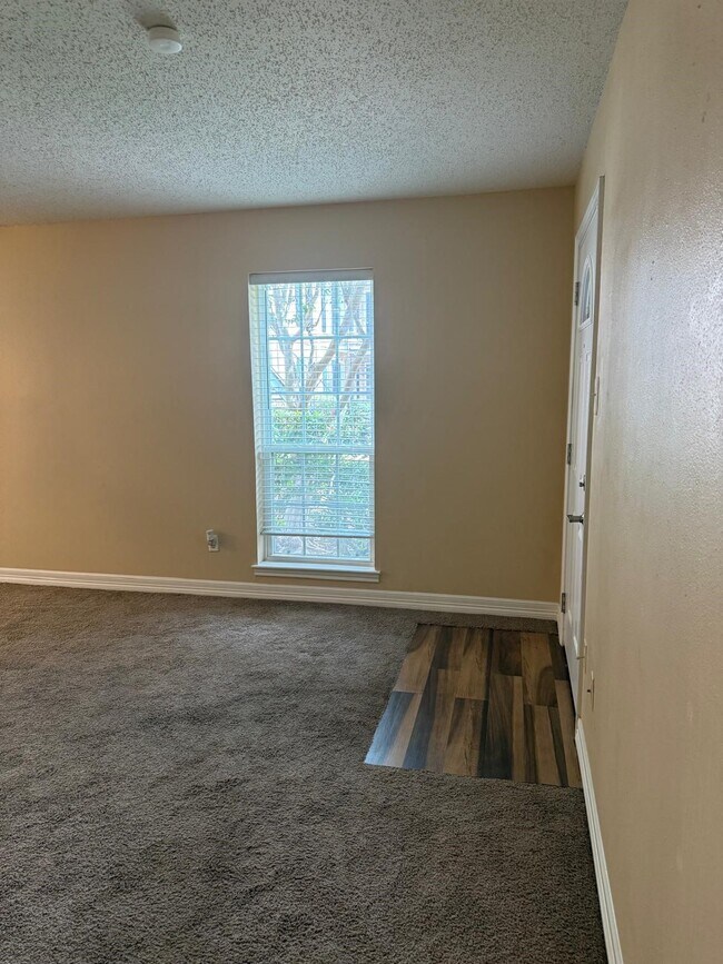 Building Photo - 6402 Del Monte Dr