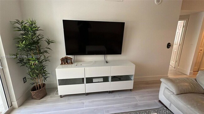 Building Photo - 17100 N Bay Rd