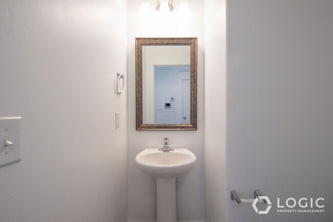 Building Photo - Gorgeous Row End Townhome!