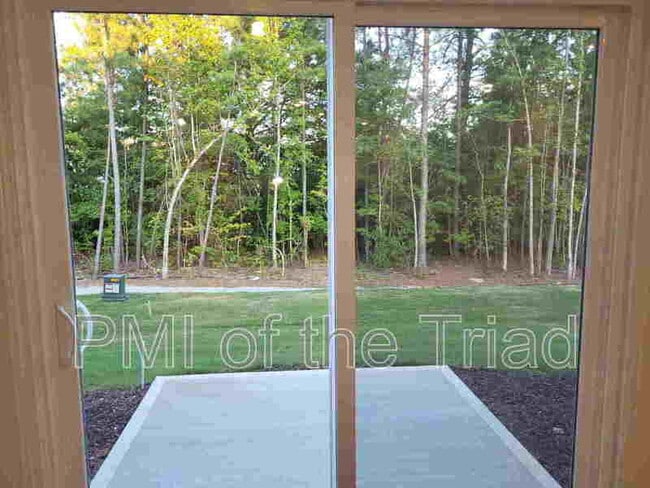 Building Photo - 182 Parker Ln