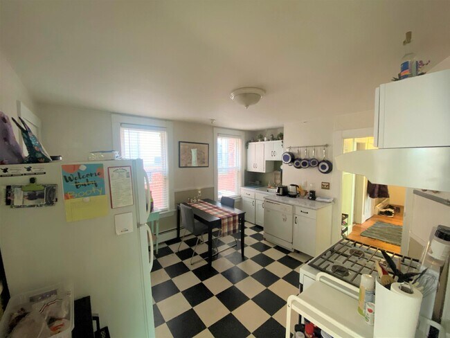 Building Photo - 377 Highland Ave