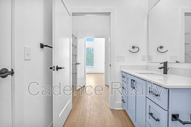 Building Photo - 610 S Kerr Ave