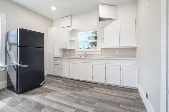 Building Photo - 1601 Miller Ave