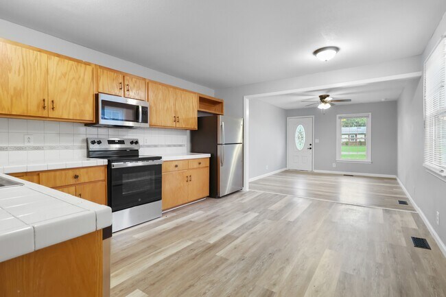 Building Photo - 2724 Ann Dr