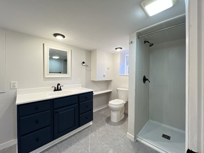 Building Photo - 579 W 16th St