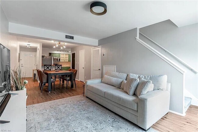 Building Photo - Hampton Blvd