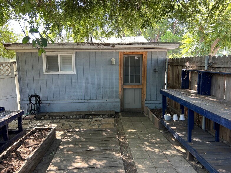 Building Photo - 411 N 8th Ave