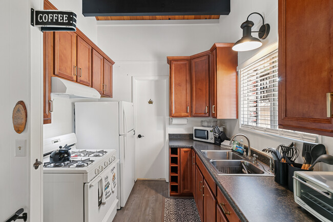 Building Photo - 32240 Fern Dr