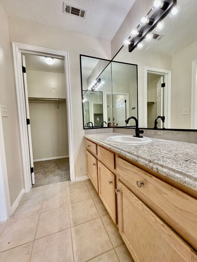 Building Photo - Adorable 3-BR Home in Red Cliffs Area