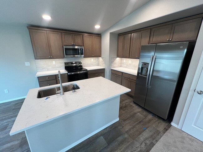 Building Photo - 3bd/2.5ba BRAND NEW Townhouse in West Vall...