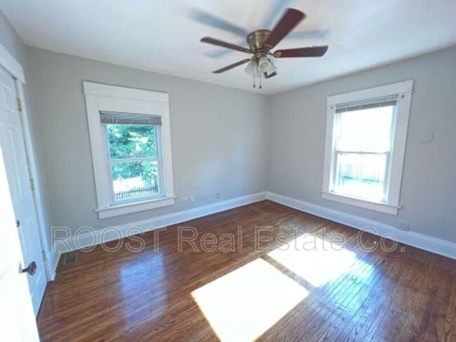 Building Photo - 372 E 13th Ave