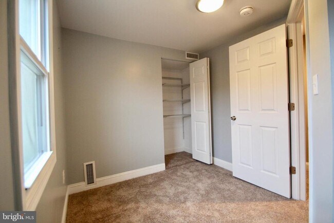 Building Photo - 3516 Mercer St