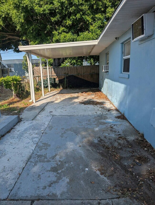 Building Photo - 10464 106th Ave N