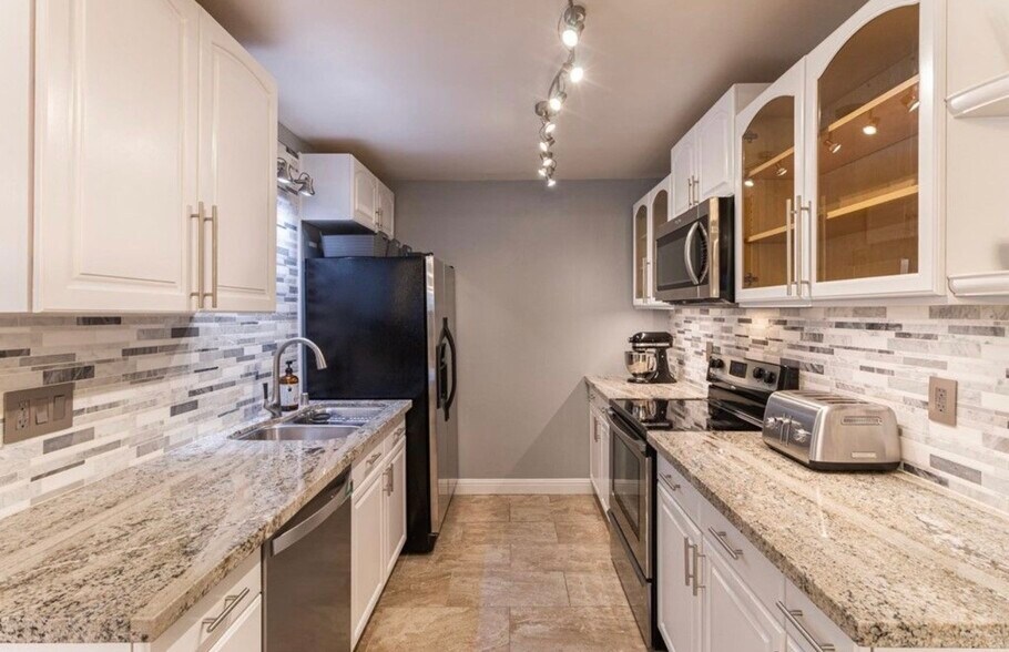 Building Photo - 336 Miraleste Dr