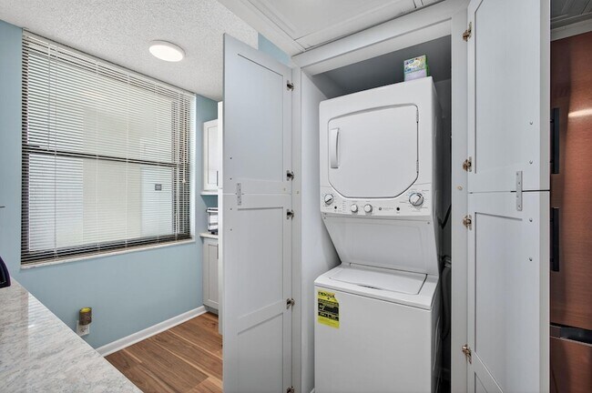 Building Photo - 9650 S Ocean Dr