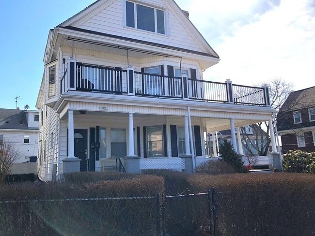 Building Photo - 722 Adams St