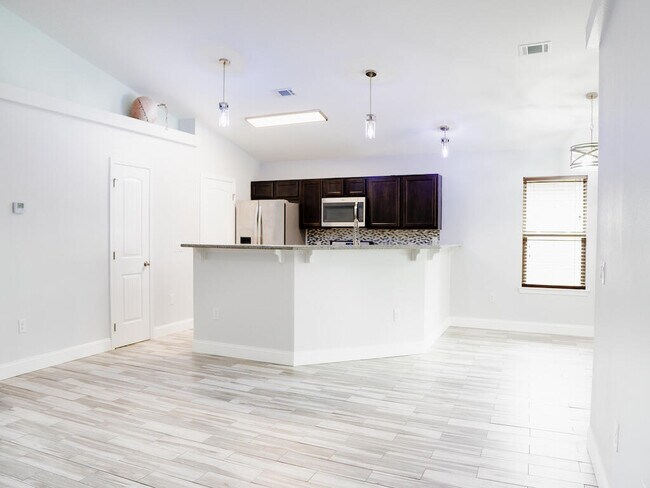 Building Photo - 8261 Sierra St