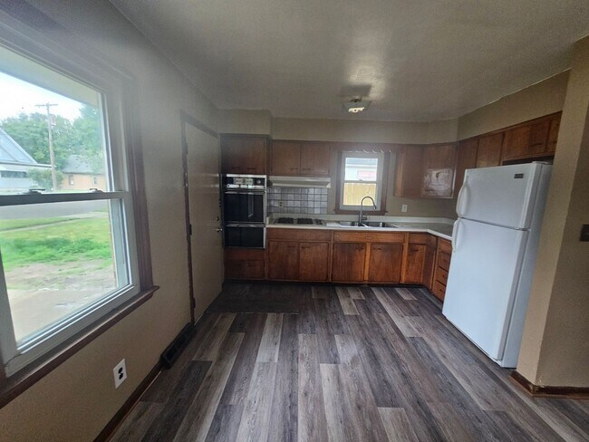 Building Photo - 3032 West Malone Street