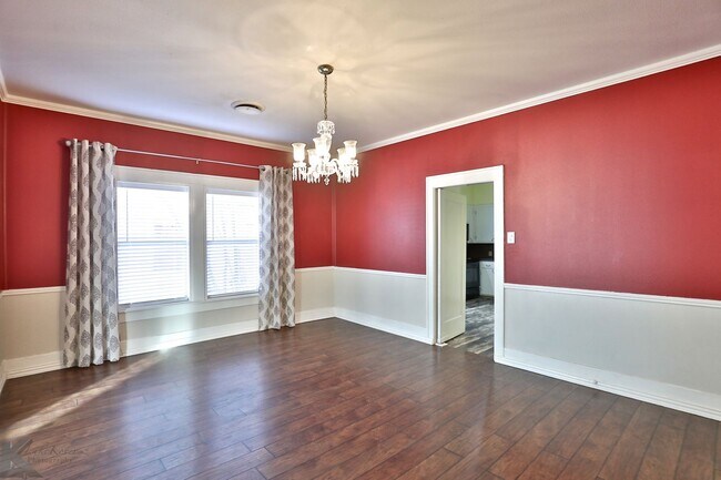 Building Photo - Cottage in the heart of Abilene!