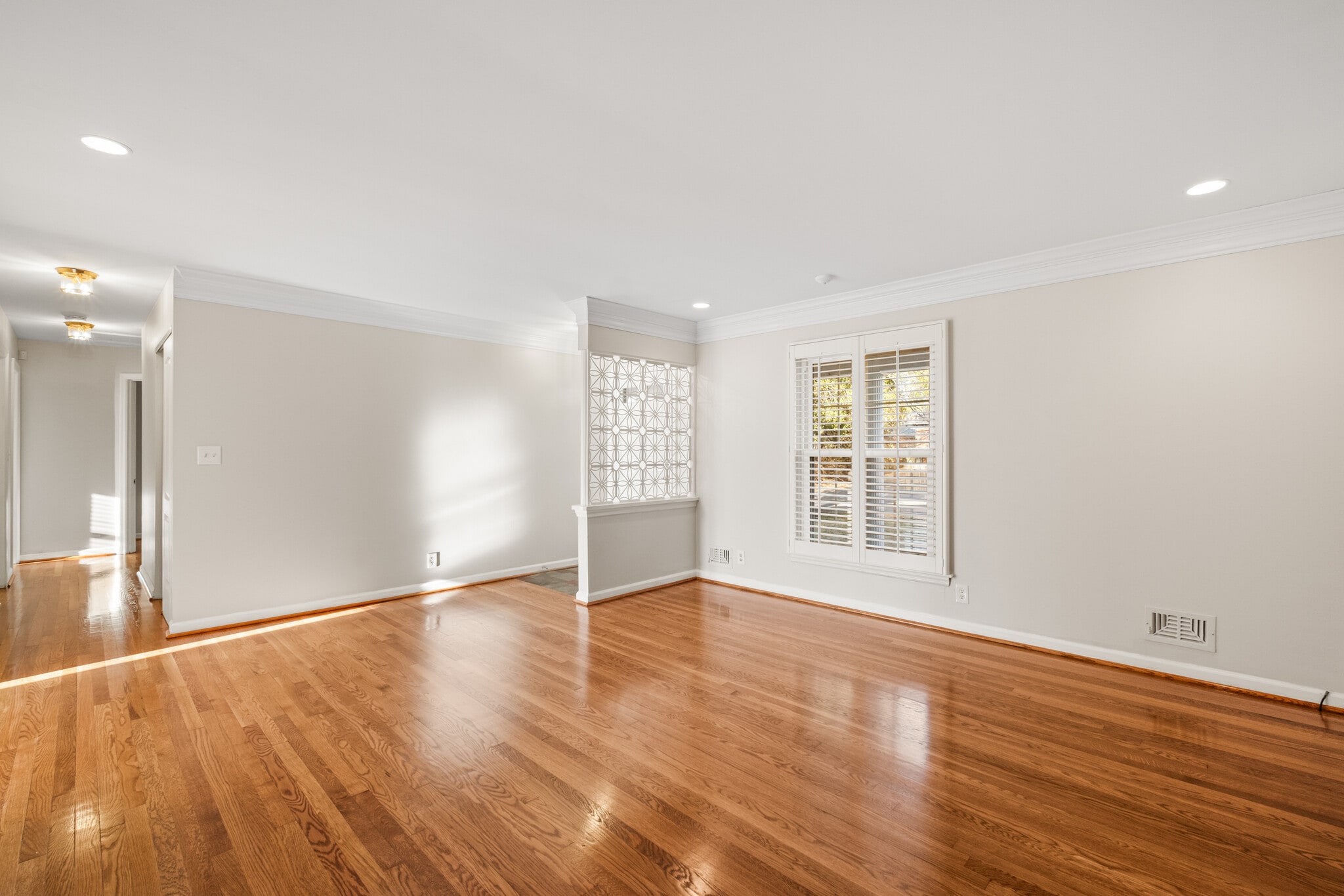 Building Photo - 318 Castleview Dr