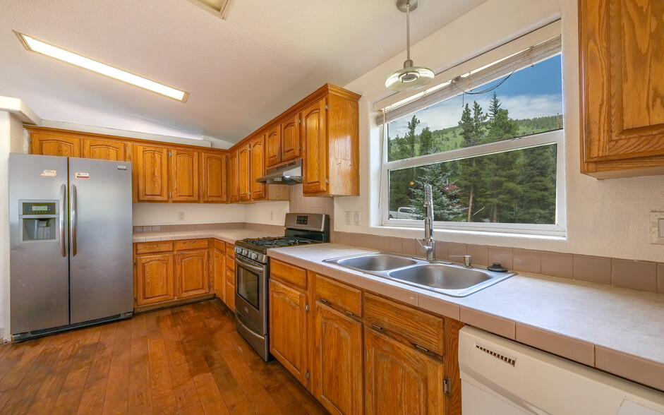 Building Photo - 865 Silver Creek Rd