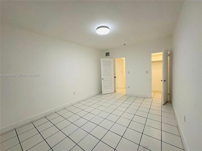 Building Photo - 50 Park Dr