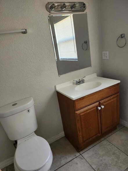 Building Photo - 1335 E Bay St