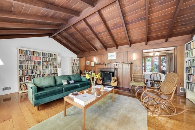 Building Photo - 7503 Willow Glen Rd