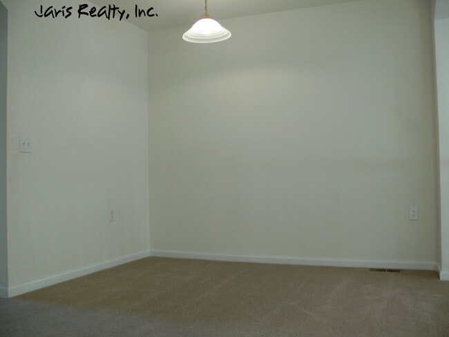 Building Photo - Fabulous Dual-Suite Red Hawk Town-home w/G...