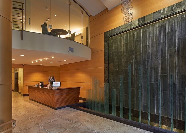 Lobby / concierge - 2033 2nd Ave