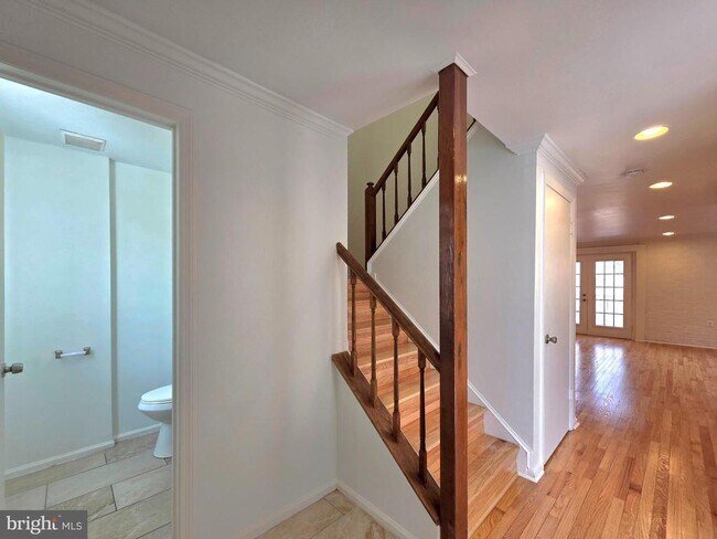 Building Photo - 2520 Doverhill Ct