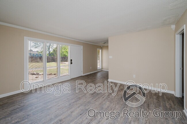 Building Photo - 4724 S Court St