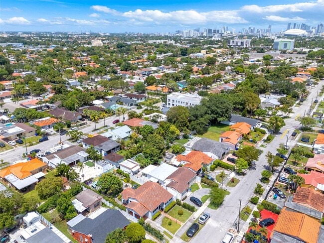 Building Photo - Northwest Flagler Terrace, Miami, FL 33125 - 2 BR 1 BA house