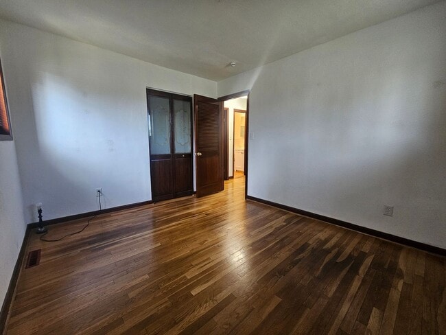 Building Photo - Manor View