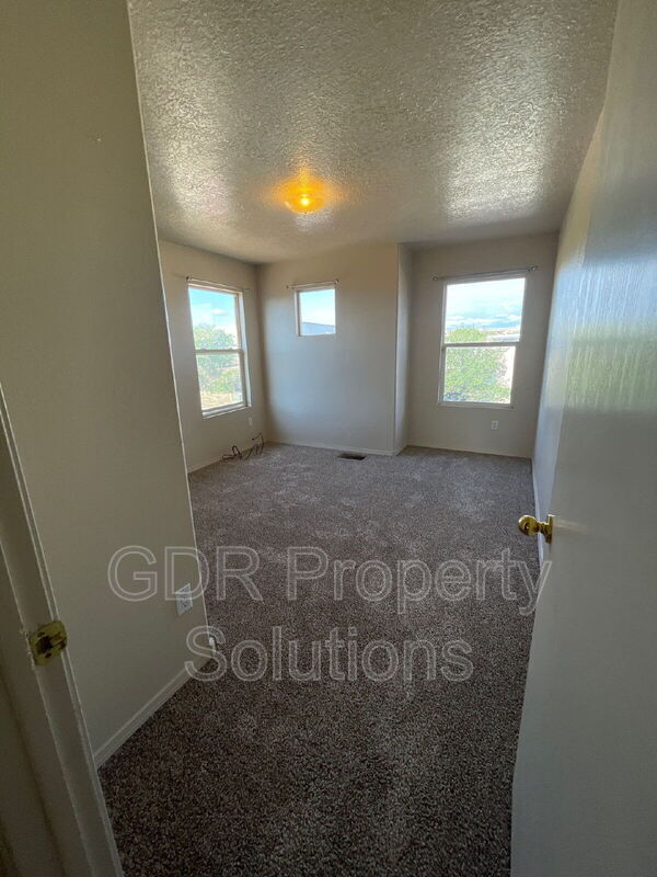 Building Photo - 716 Mesa Del Rio St NW