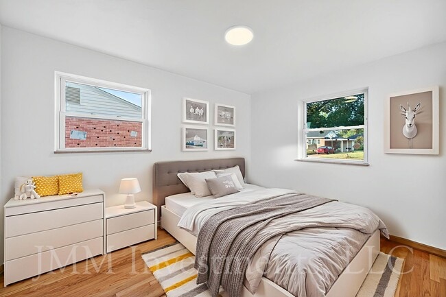 Building Photo - 4015 Greenmeadows Dr