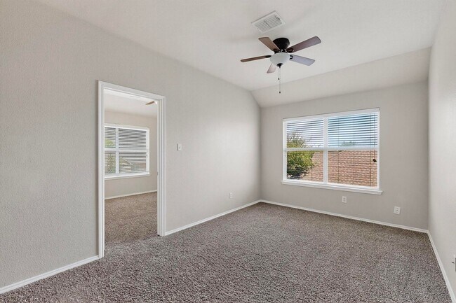 Building Photo - Great Home with Room To Grow in Southbrook!